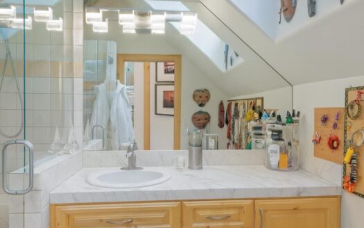 456 Silverglance Way