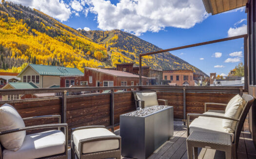 E 126 Colorado Avenue 126R