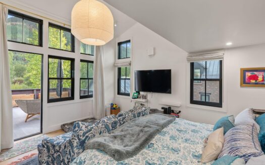 E 627 Colorado Avenue