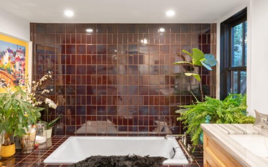 E 627 Colorado Avenue