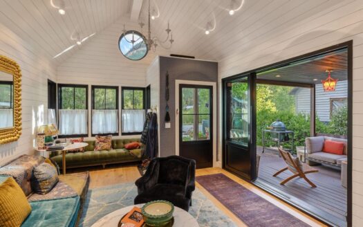 E 627 Colorado Avenue