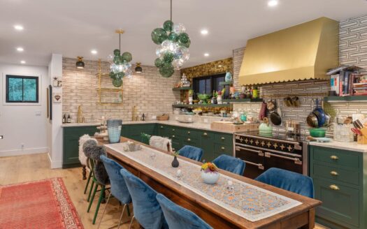 E 627 Colorado Avenue