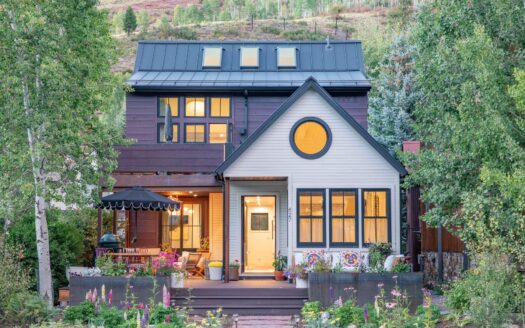 E 627 Colorado Avenue