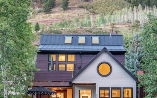 E 627 Colorado Avenue