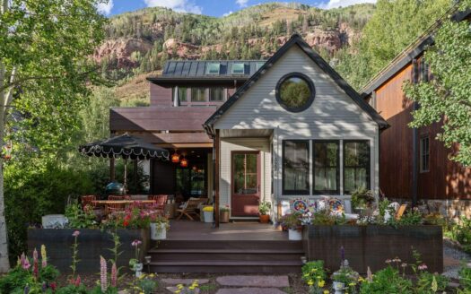 E 627 Colorado Avenue