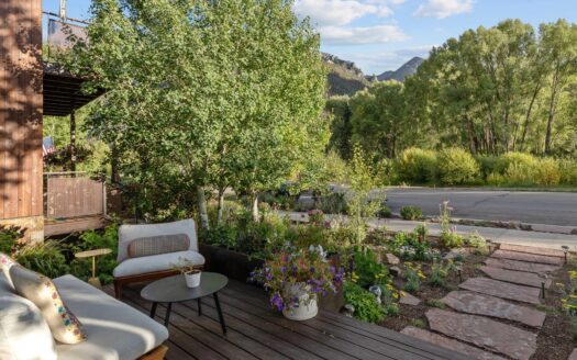 E 627 Colorado Avenue