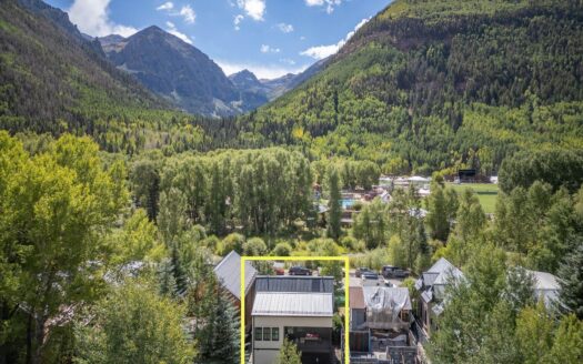 E 627 Colorado Avenue