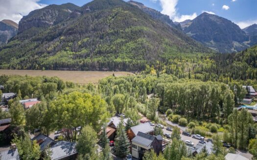 E 627 Colorado Avenue