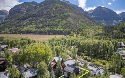 E 627 Colorado Avenue