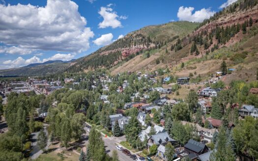 E 627 Colorado Avenue