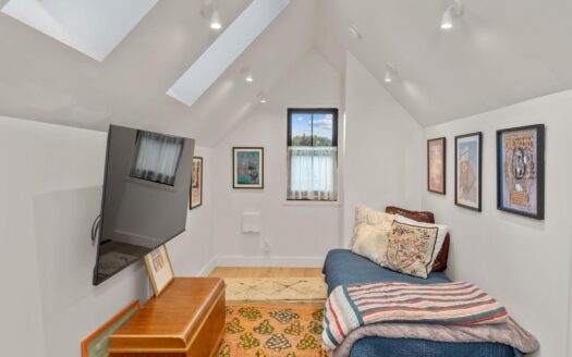 E 627 Colorado Avenue