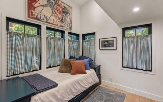 E 627 Colorado Avenue