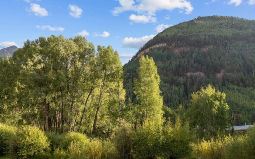 E 627 Colorado Avenue