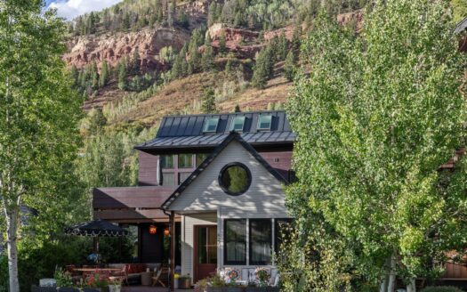 E 627 Colorado Avenue