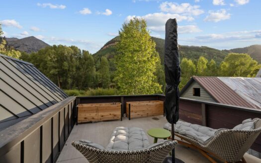 E 627 Colorado Avenue