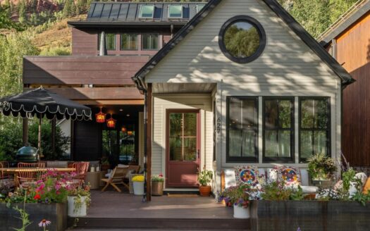 E 627 Colorado Avenue