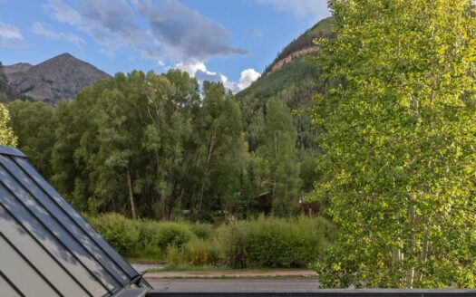 E 627 Colorado Avenue