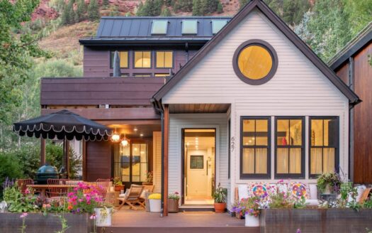 E 627 Colorado Avenue